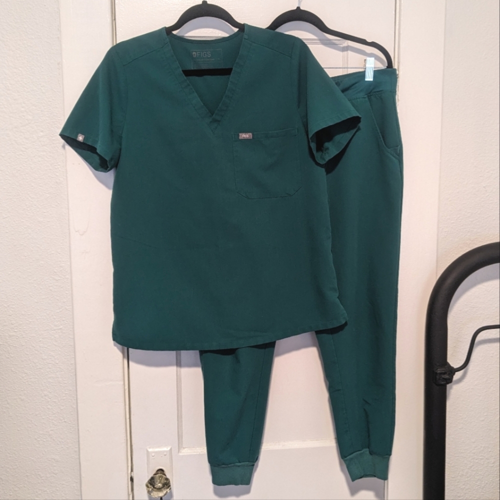Figs Hunter Green Scrub Set